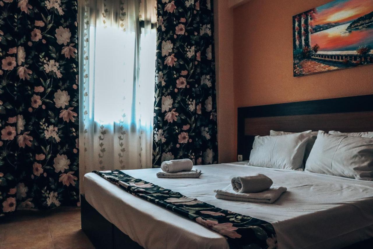Liogerma Apartments Pefkochori Bagian luar foto