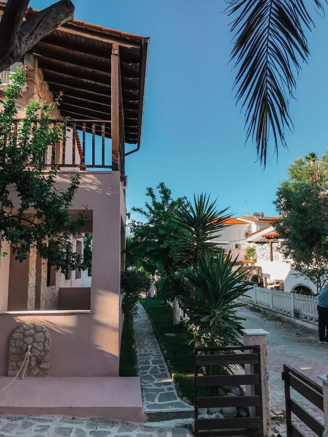 Liogerma Apartments Pefkochori Bagian luar foto
