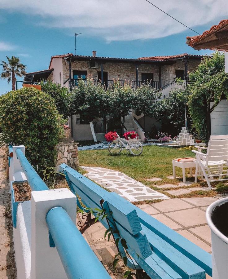 Liogerma Apartments Pefkochori Bagian luar foto