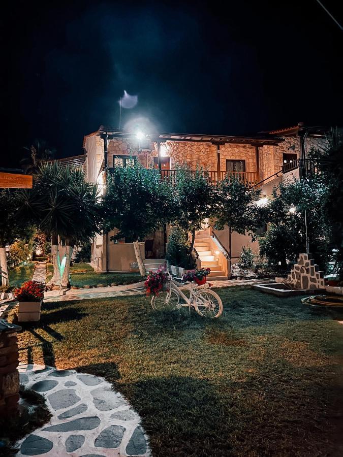 Liogerma Apartments Pefkochori Bagian luar foto