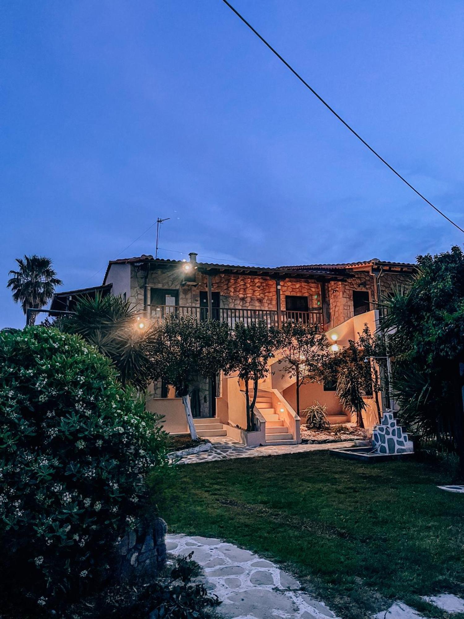 Liogerma Apartments Pefkochori Bagian luar foto