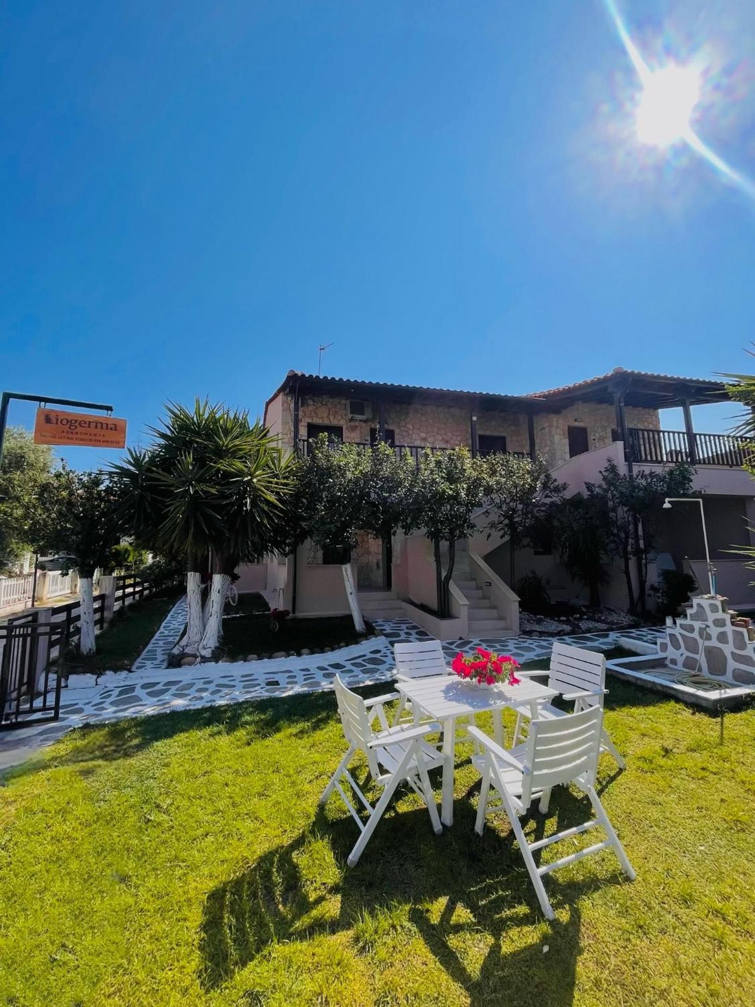 Liogerma Apartments Pefkochori Bagian luar foto