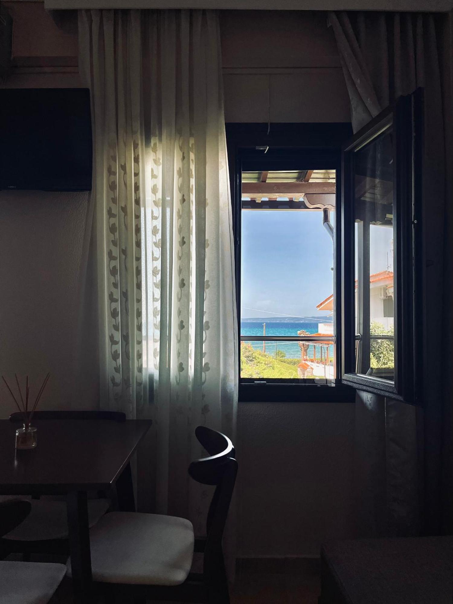Liogerma Apartments Pefkochori Bagian luar foto